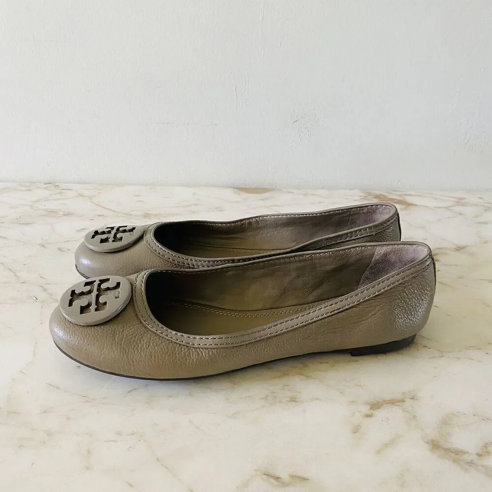 TORY BURCH Tan Gray Leather Ballerina Flats Large Logo - US 7.5